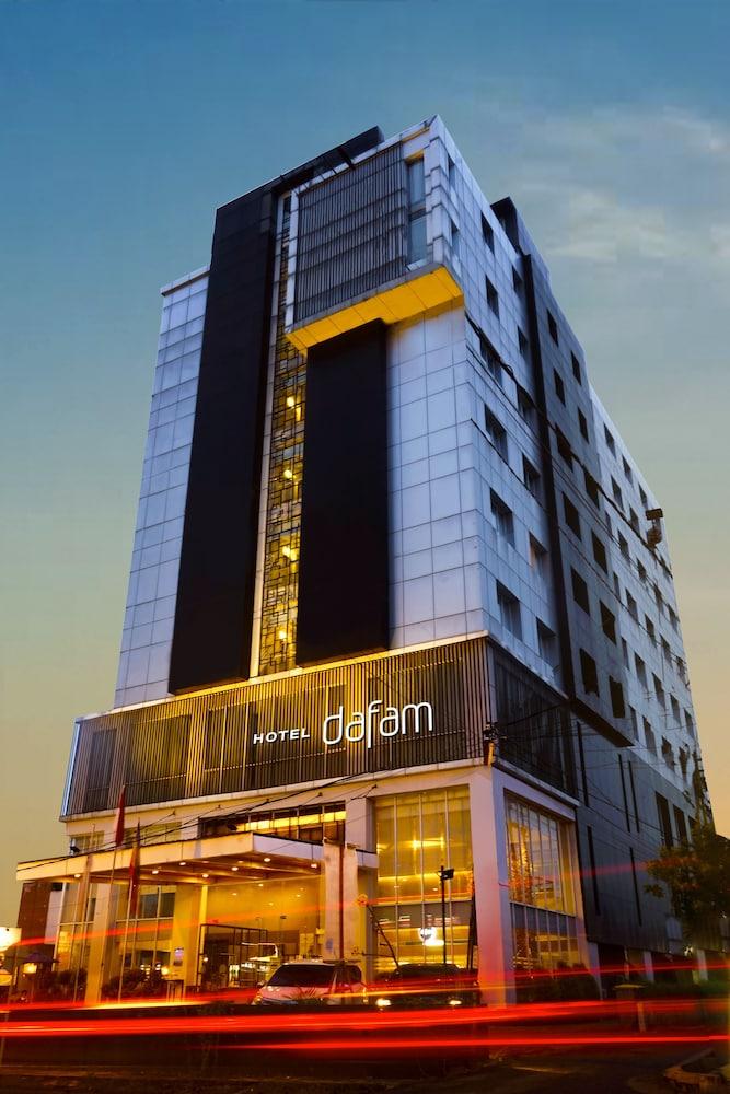 Hotel Dafam Пеканбару Экстерьер фото