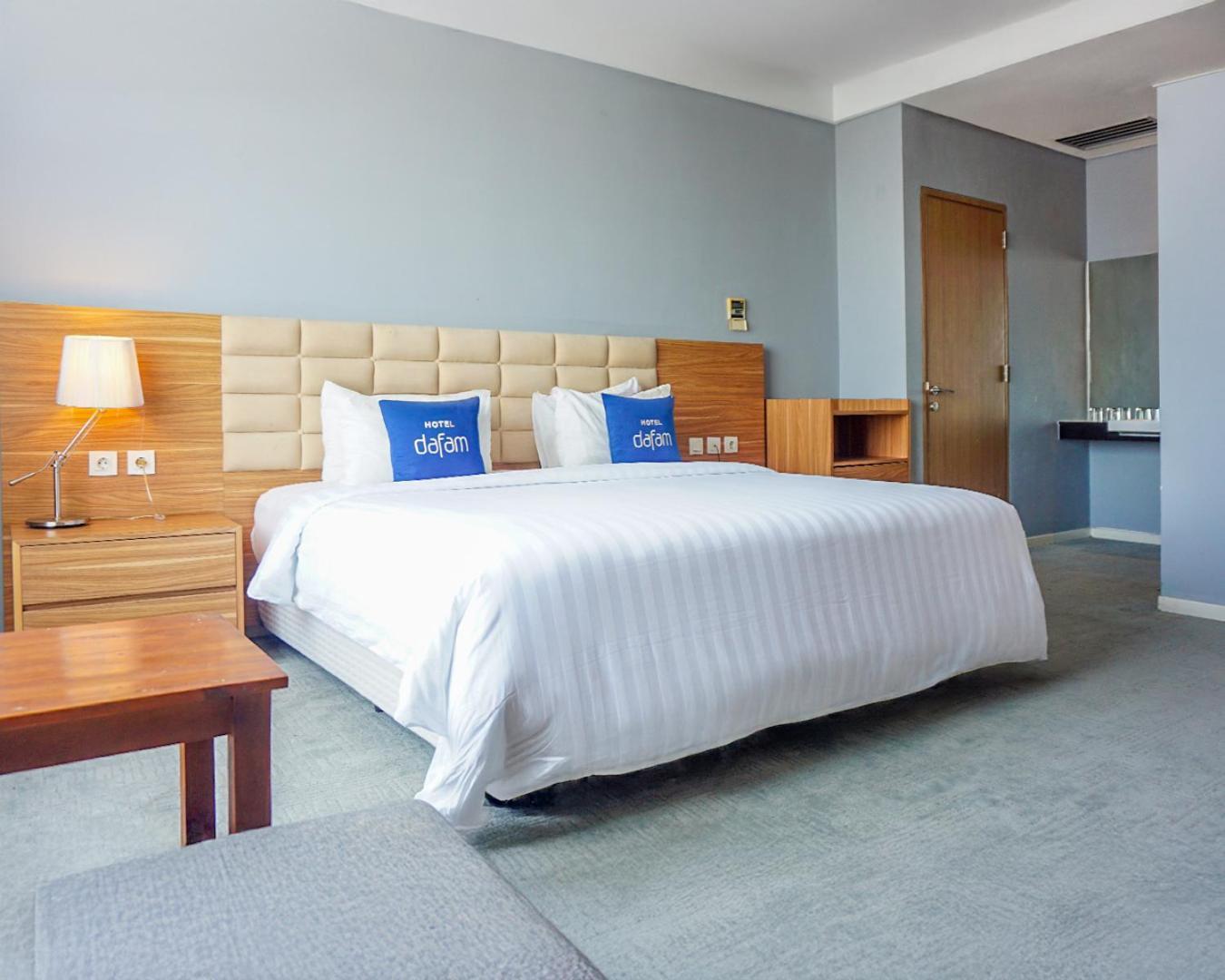Hotel Dafam Пеканбару Экстерьер фото